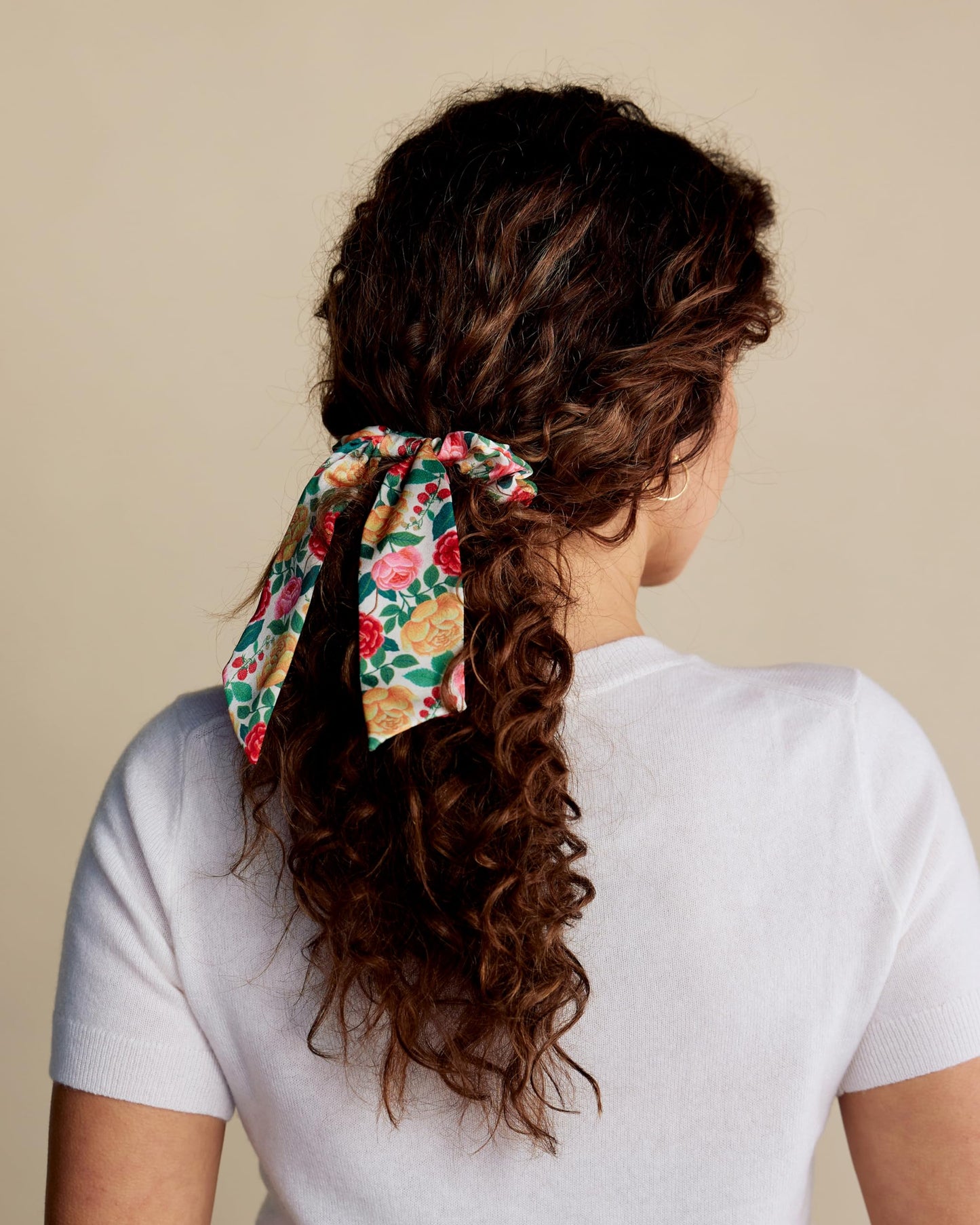 RIFLE PAPER CO. Garden Party Knotted Fabric Headband | Signature Bright Floral Pattern, Top Off Your Outfit. Covered Plastic Band Durable for Everyday Use (Gift for Mom, Teen, Girl)