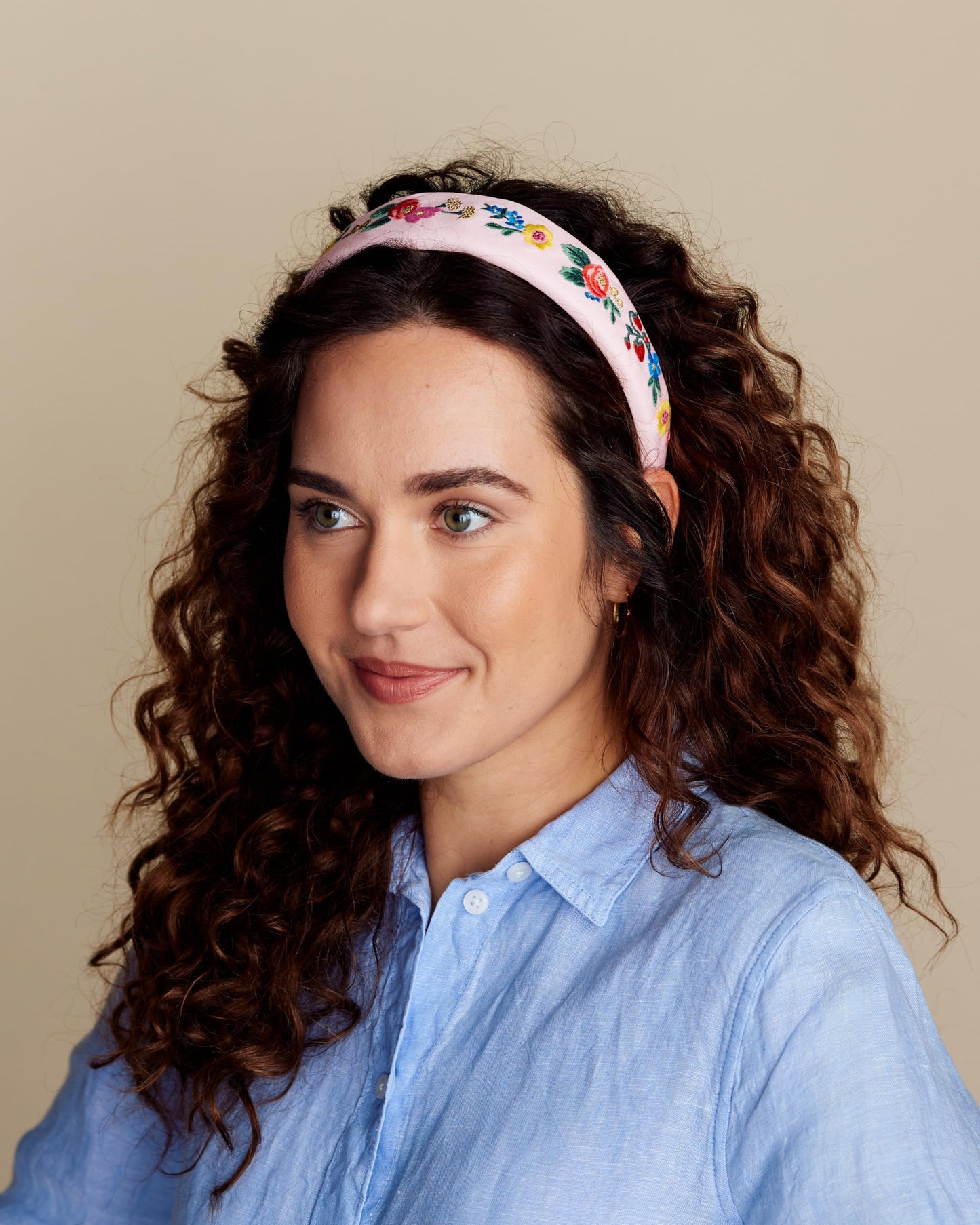 RIFLE PAPER CO. Garden Party Knotted Fabric Headband | Signature Bright Floral Pattern, Top Off Your Outfit. Covered Plastic Band Durable for Everyday Use (Gift for Mom, Teen, Girl)