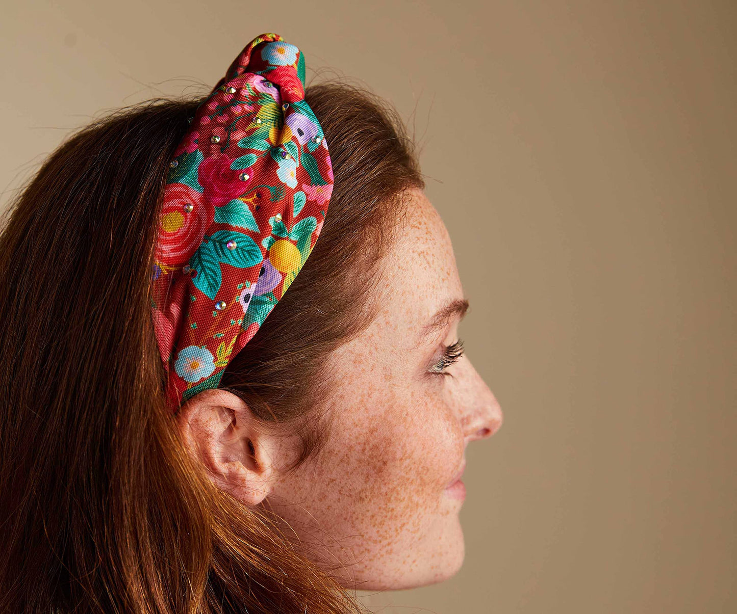RIFLE PAPER CO. Garden Party Knotted Fabric Headband | Signature Bright Floral Pattern, Top Off Your Outfit. Covered Plastic Band Durable for Everyday Use (Gift for Mom, Teen, Girl)